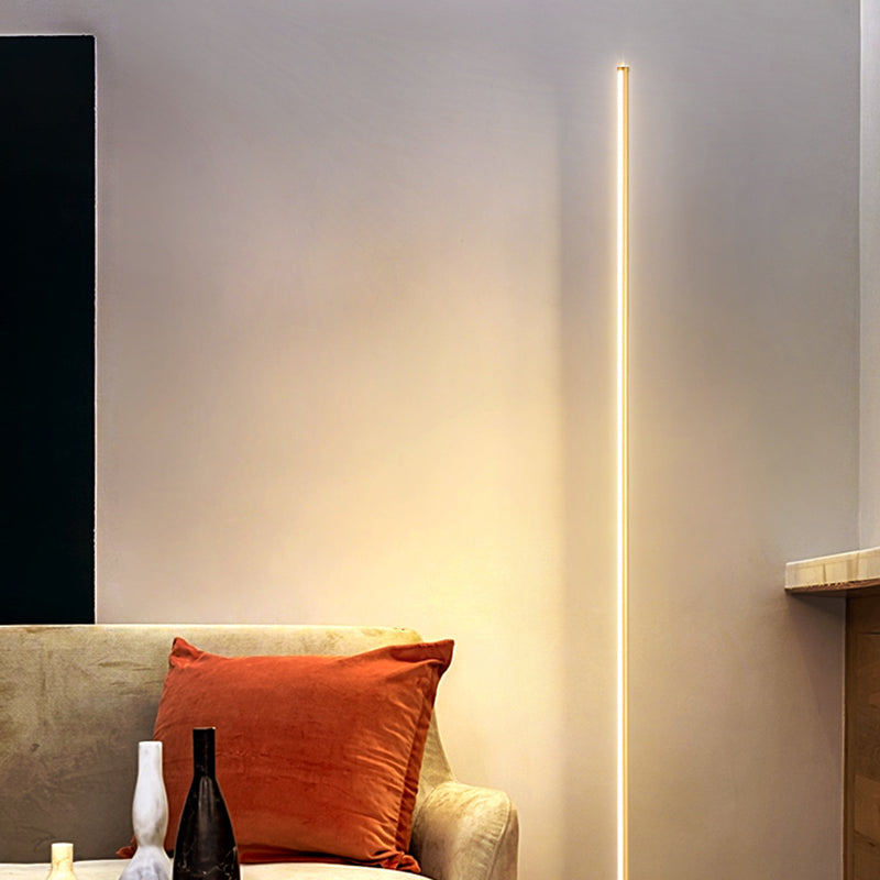 Metalen vloerlamp met lineaire vorm