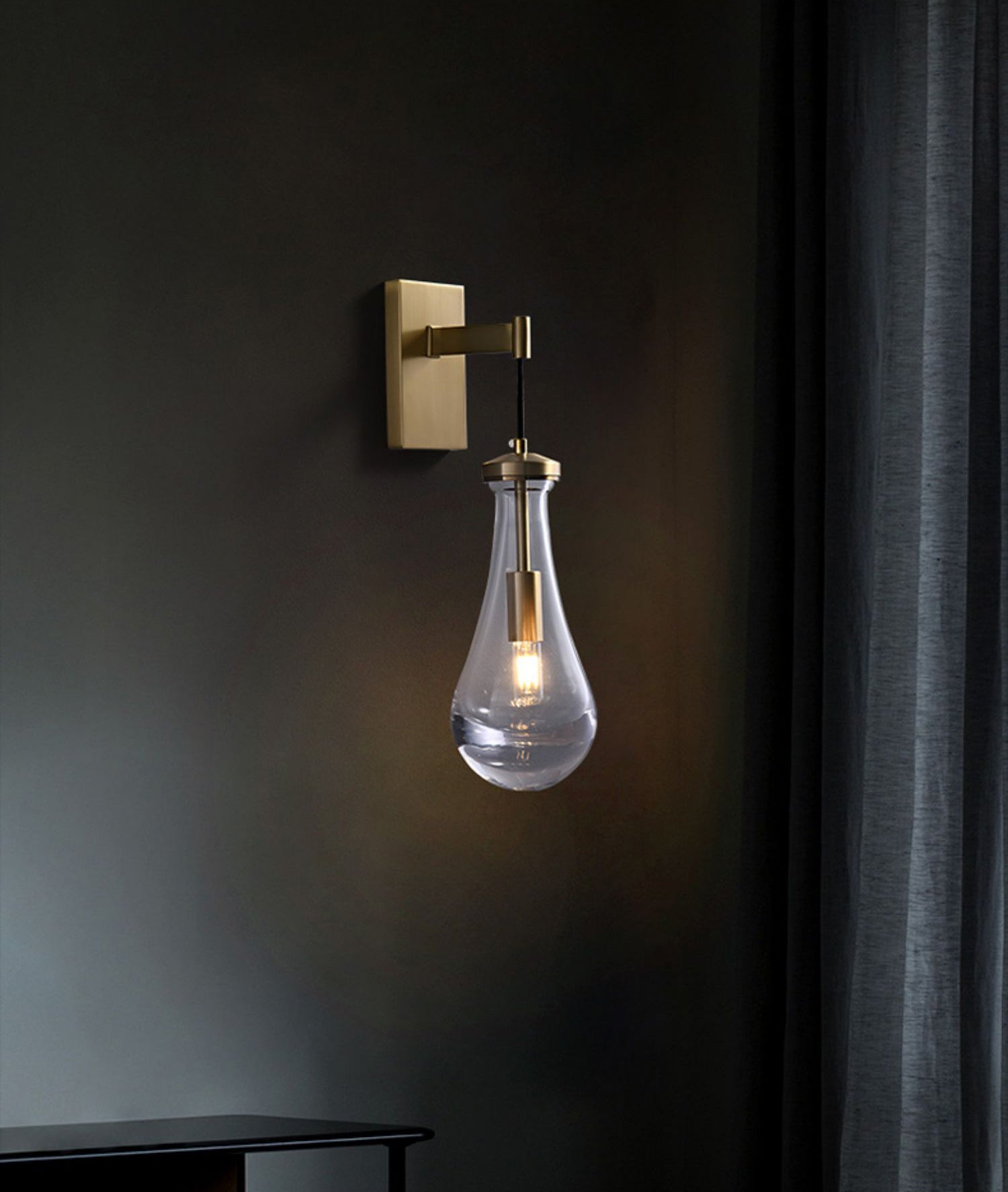 Droplet Crystal Wall Light