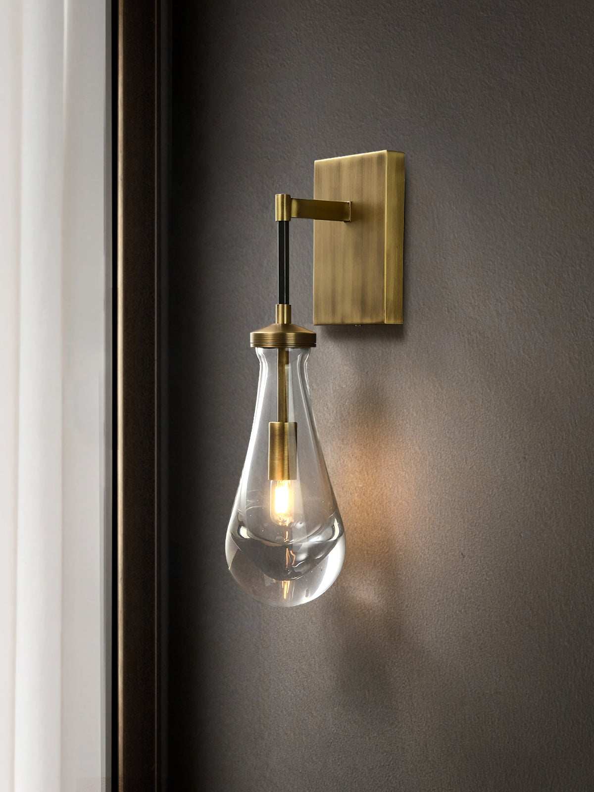 Droplet Crystal Wall Light