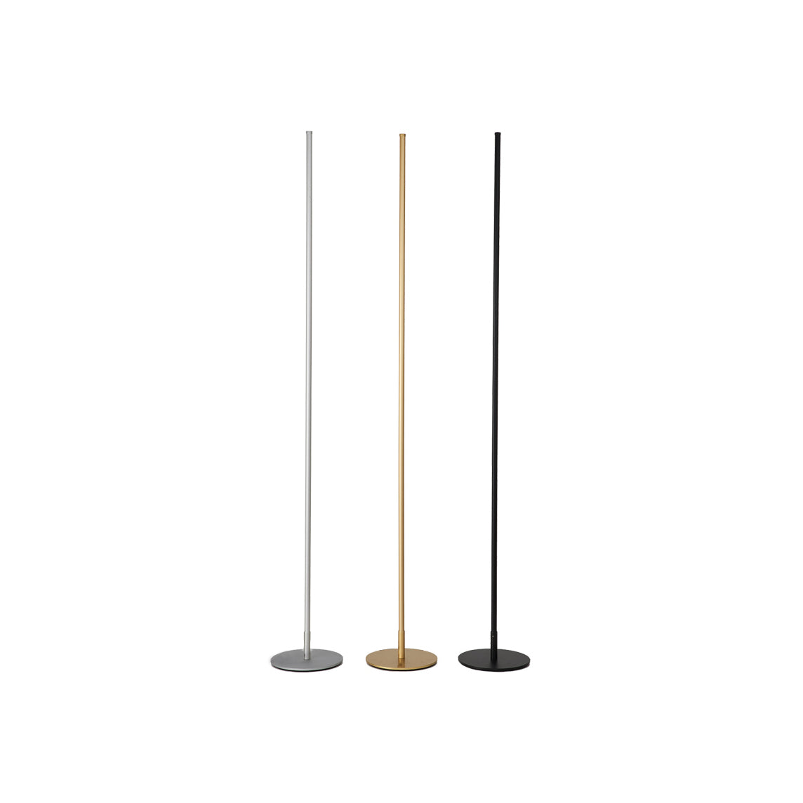 Metalen vloerlamp met lineaire vorm