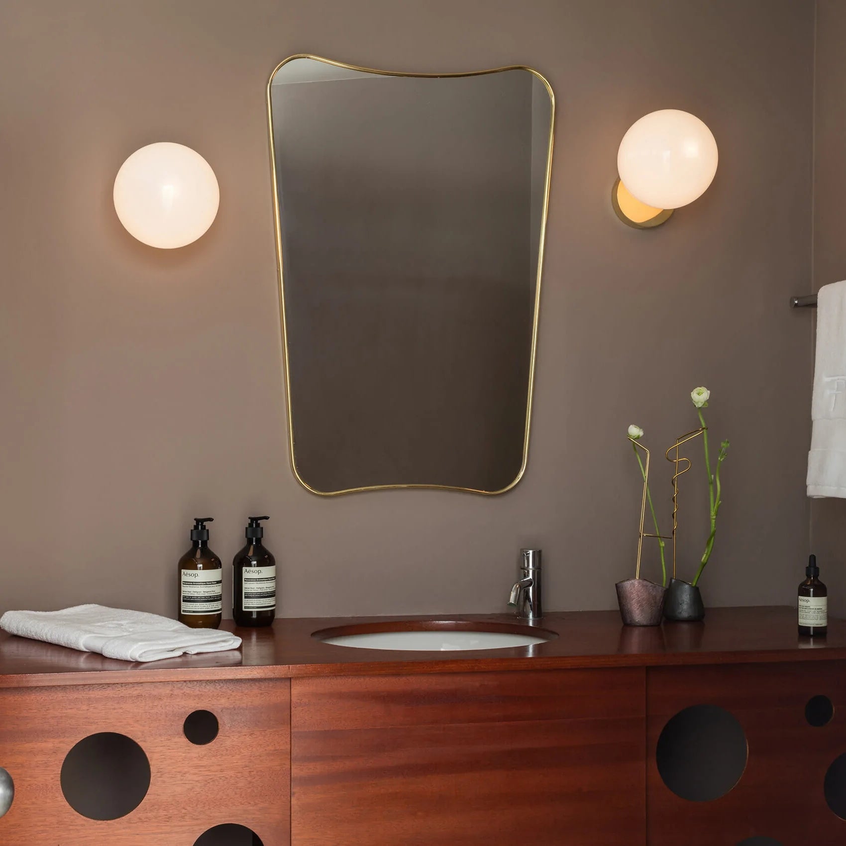 Tip of The Tongue wandlamp
