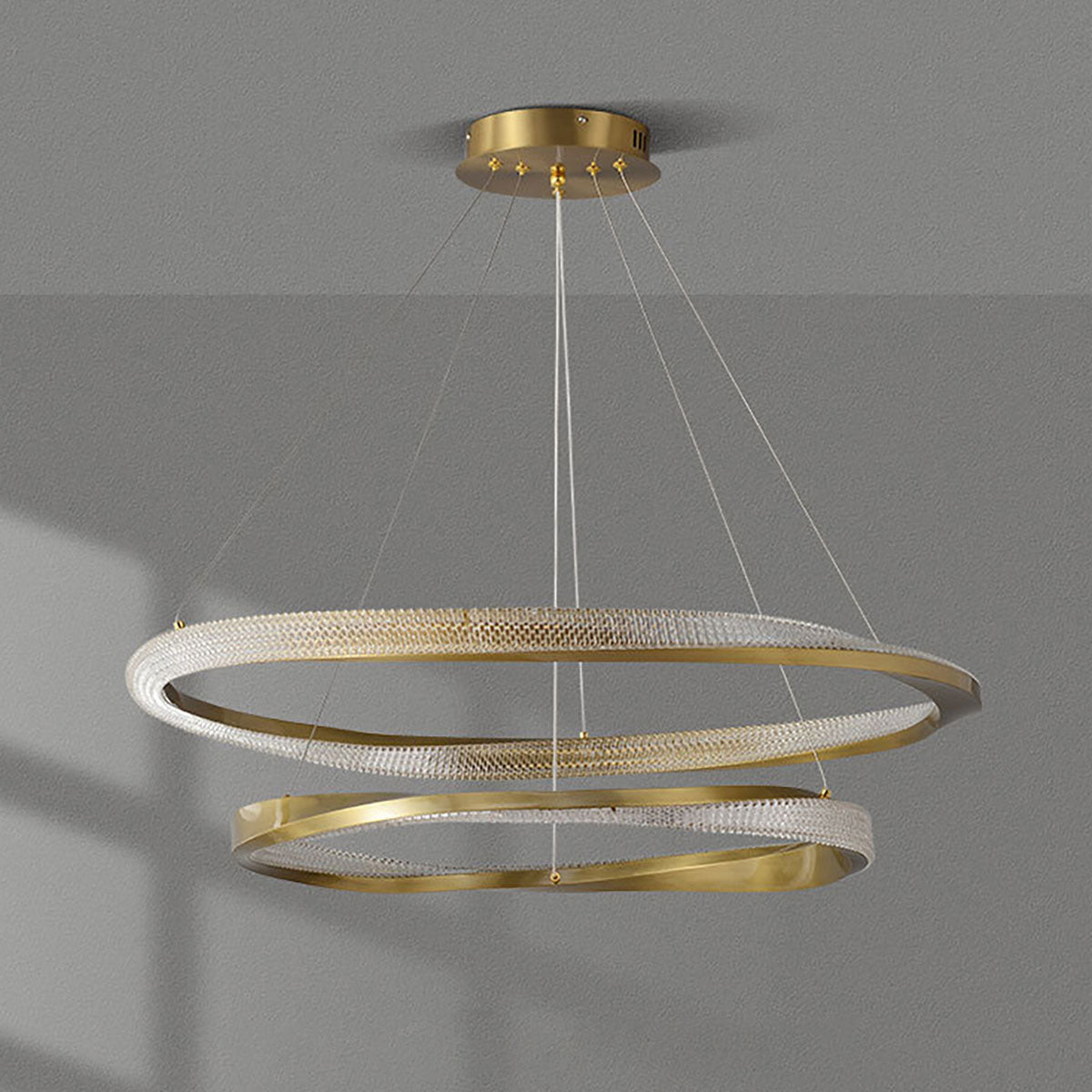 Gouden meerlaagse ringkroonluchter