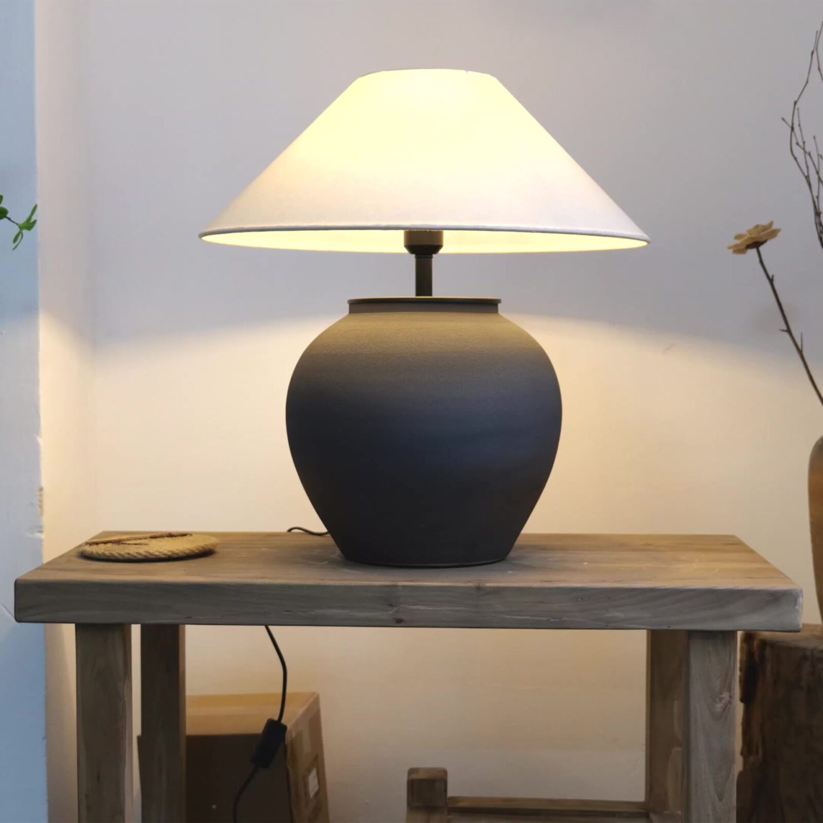 Black Mud Table Lamp