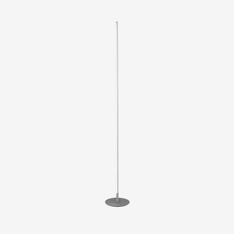 Metalen vloerlamp met lineaire vorm