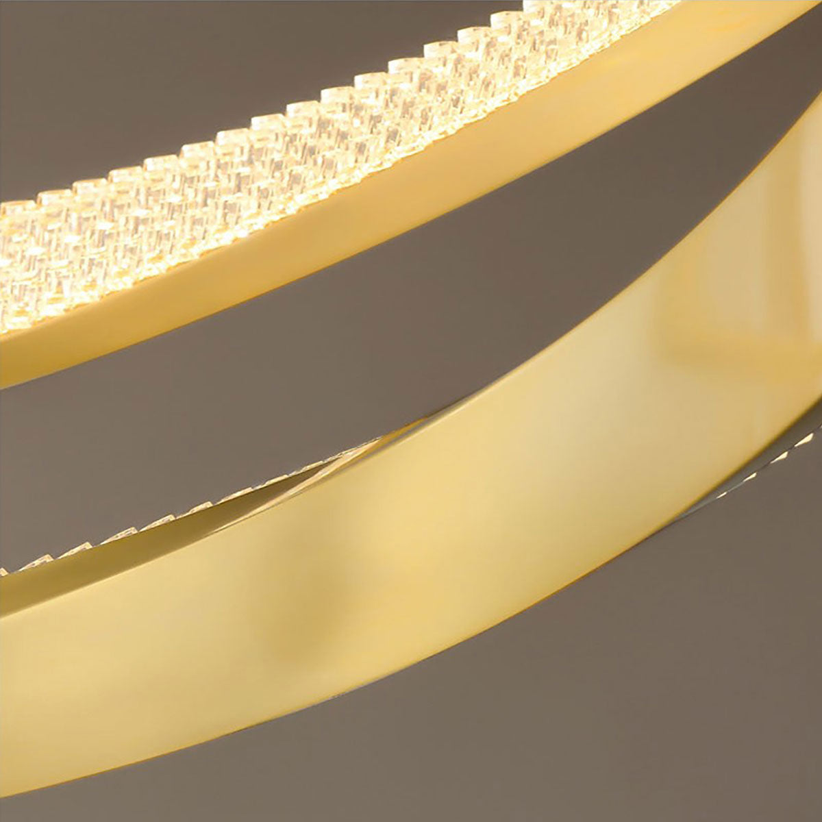 Gouden meerlaagse ringkroonluchter