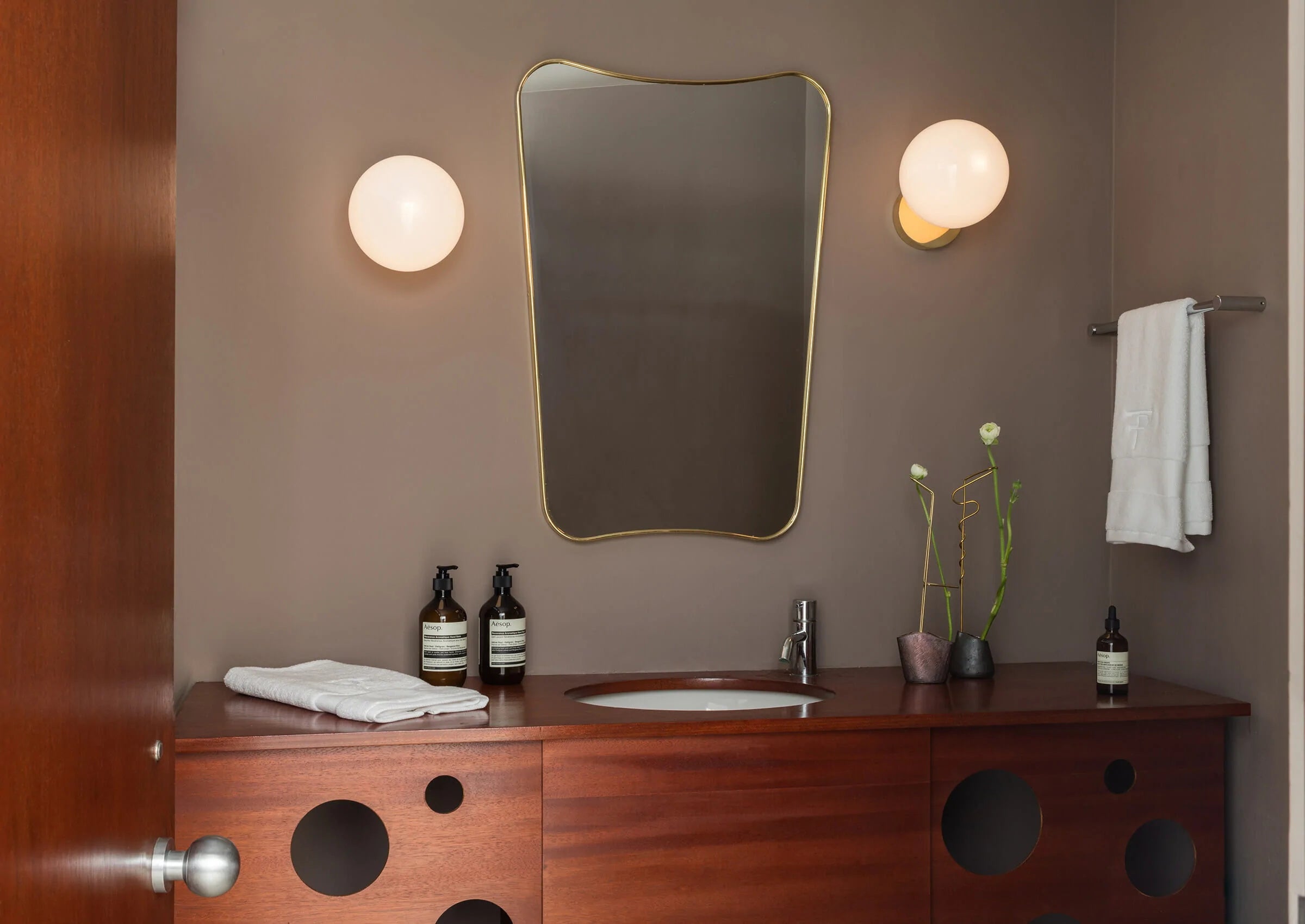 Tip of The Tongue wandlamp