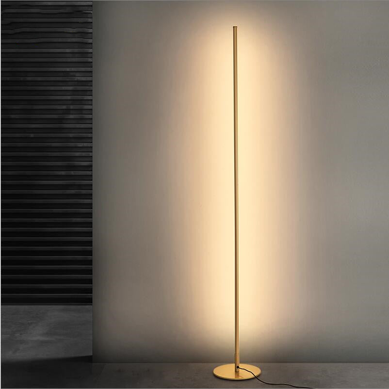 Metalen vloerlamp met lineaire vorm