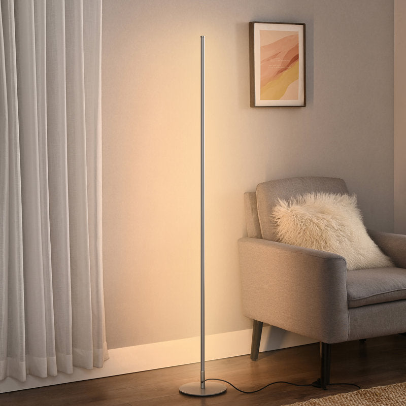 Metalen vloerlamp met lineaire vorm